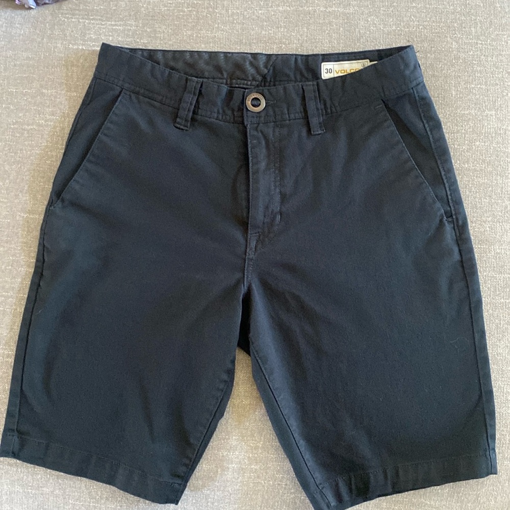 Volcom men’s black shorts